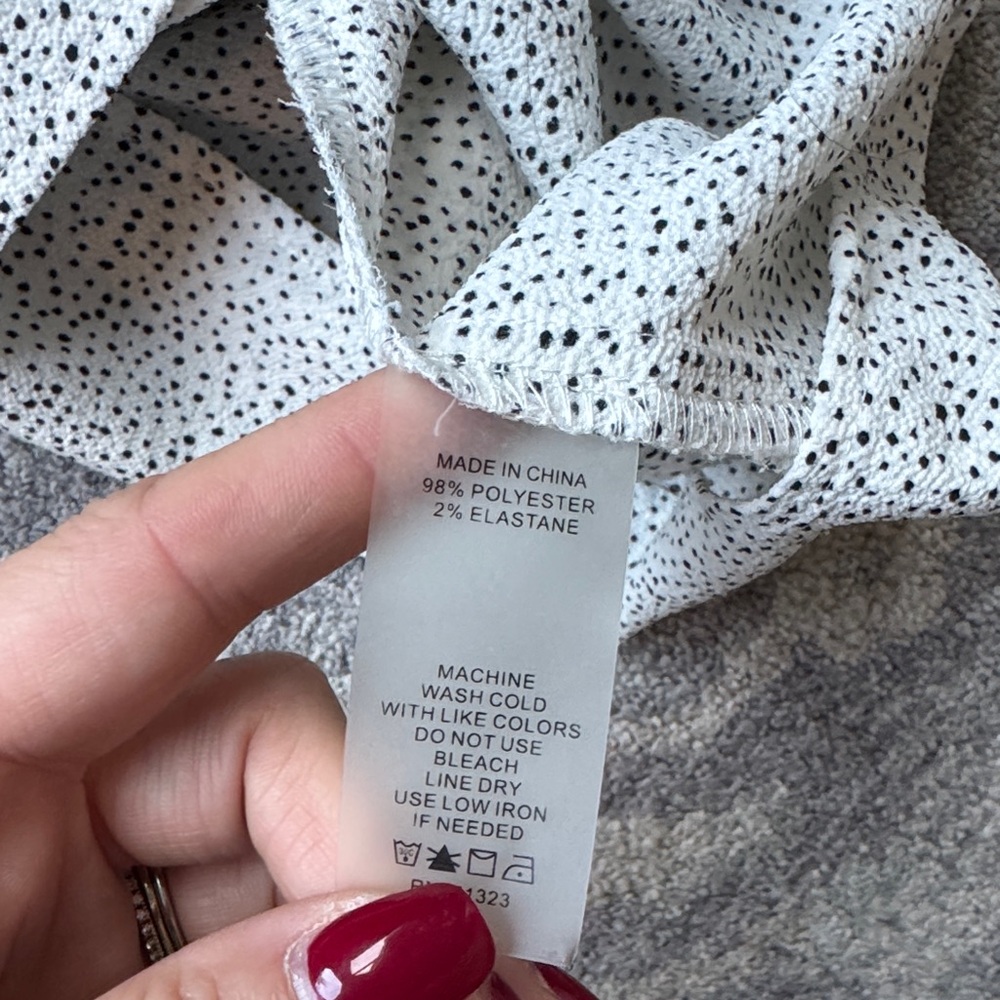 Vince Camuto Off-White Blouse with Textured Design - Picture 3 of 3